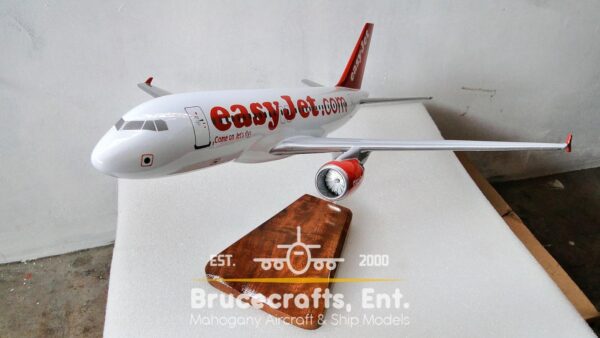 Model of A319 Easyjet Airbus with detailed craftsmanship.